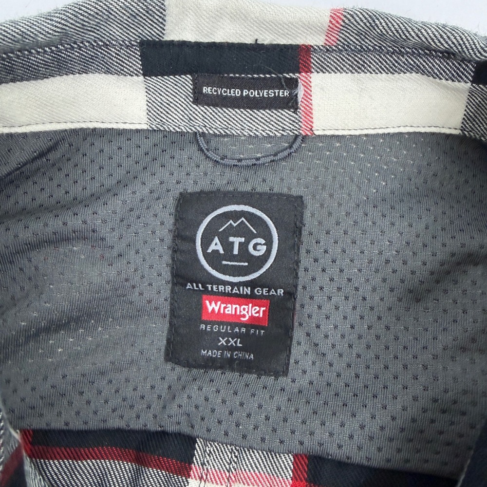 Wrangler ATG Mens XXL Plaid Flannel Shirt All Terrain Gear Elbow Patch Black Red - Picture 3 of 14
